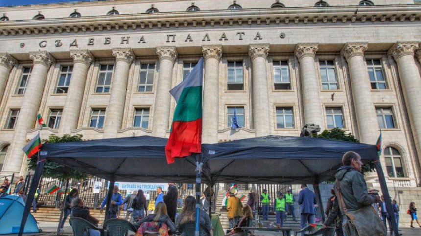 Засилено полицейско присъствие на протеста пред Съдебната палата