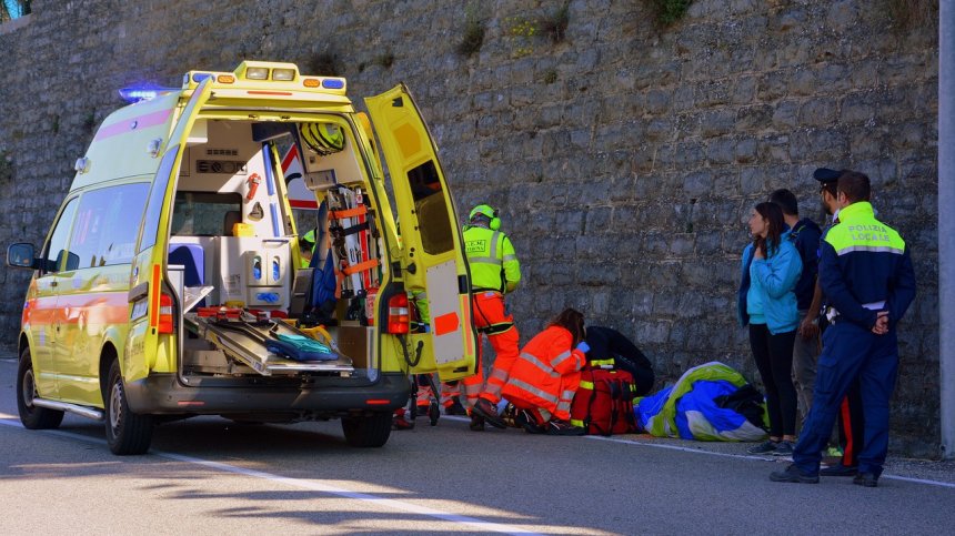 Частен хеликоптер се разби край Атина