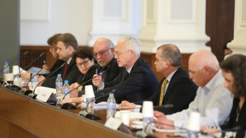 На извънредно заседание Тристранката обсъжда мярката 60/40
