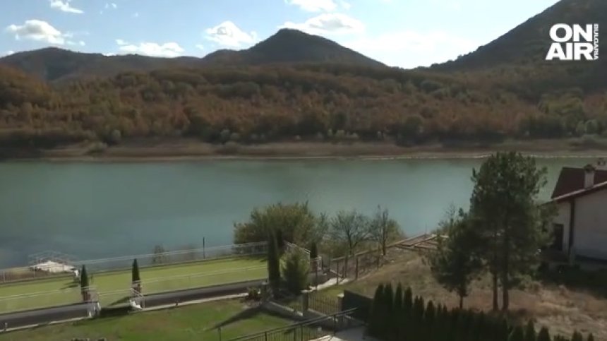 Любовта е във въздуха: Водите на яз. "Цонево" е безмълвен свидетел на вричането във вечна вярност