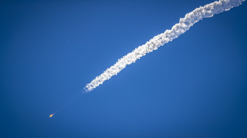 Падащата космическа ракета на Китай ще стигне Земята до броени часове