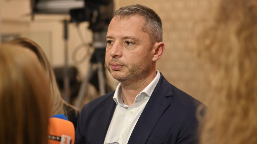 Делян Добрев: Бюджетът ще се забави до средата на ноември, защото сметките не излизат