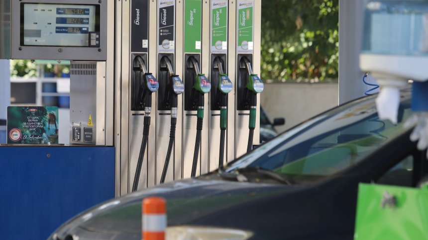 Дерогацията за руски петрол отпада днес - какво ще стане с цените на горивата?