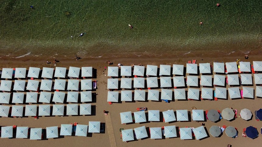 "Движението на плажната кърпа" в Гърция протестира срещу завземането на всички плажове