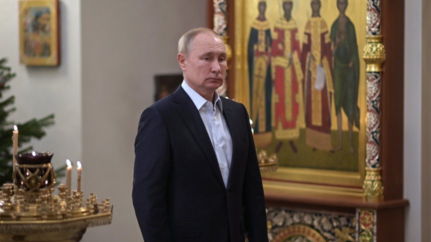Поискаха отнемането на златния орден на Путин, даден му от Светия синод