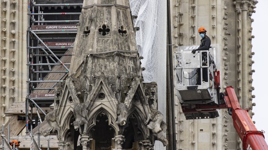 Завършва възстановяването на ключова част от катедралата "Нотр Дам"