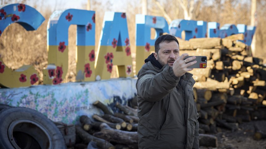 Зеленски: Ще съм президент до края на войната. Мечтая за море и бира
