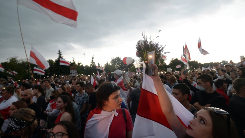 За пръв път помощник на Лукашенко влезе в диалог с протестиращите
