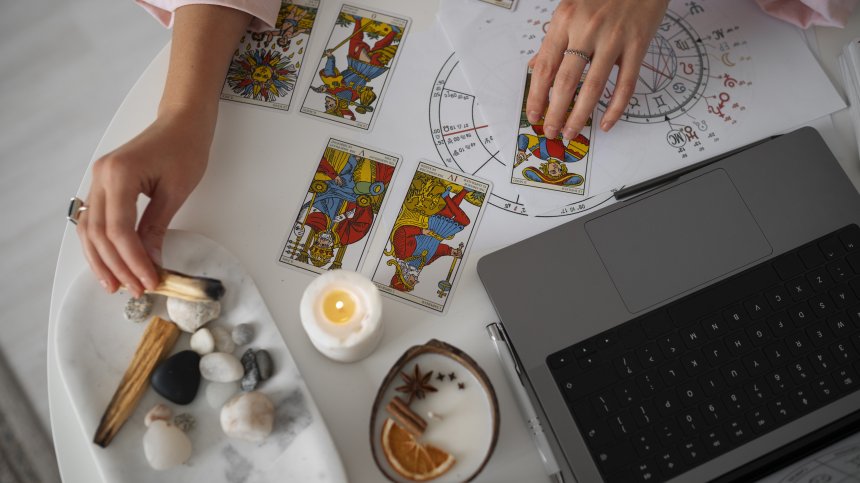 Таро прогноза за зодиите за уикенда: Ремонт, равносметка и нови пътища
