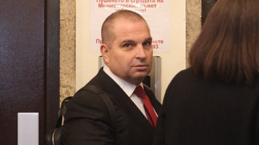 Караджов депозира оставка: Лъжа е, че съм поискал 3,9 млрд. за МРРБ