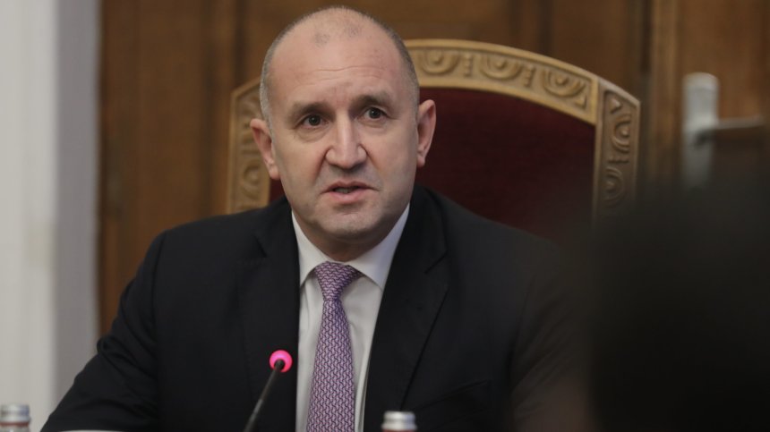 Радев пожела за Коледа здраве, топлина и надежда за по-добро бъдеще