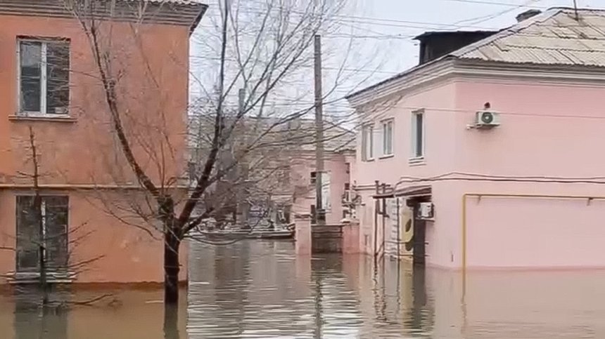 4500 домове са под вода след наводнението в Орск, над 4000 души са евакуирани