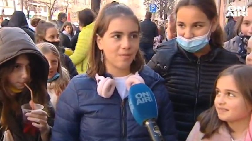 Децата показаха какво са опашки: Стотици чакаха с часове за среща с TikTok звезда
