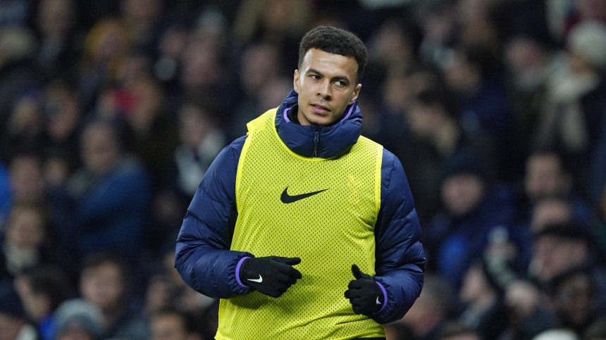 Крадци нападнаха с нож и раниха футболна звезда на Англия