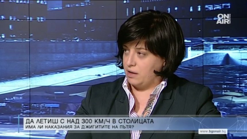 Русинова: Чудим се как да глобяваме, вместо да си оправим магистралата