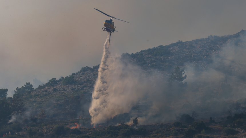 Евакуация на жители в Гърция заради разрастващ се горски пожар в Евия