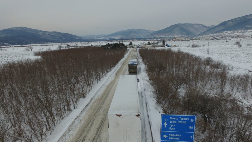 Затвориха Прохода на Републиката заради катастрофирал ТИР