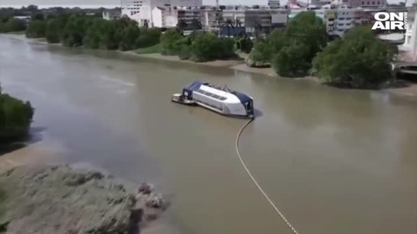 Британската "Колдплей" финансира почистването на река в Малайзия