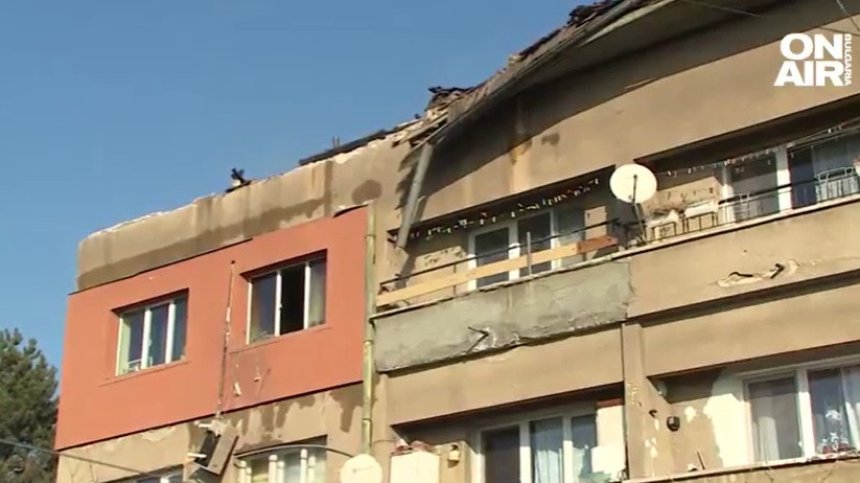 Пожарникарите пристигнали за минути в кв. "Курило" в Нови Искър, съседи се притекли на помощ