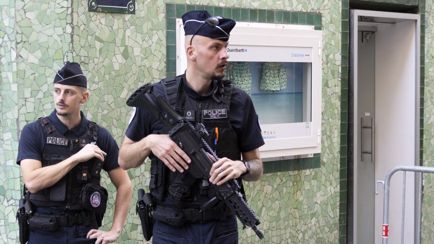 Франция разследва експлозия в синагога като вероятен терористичен акт