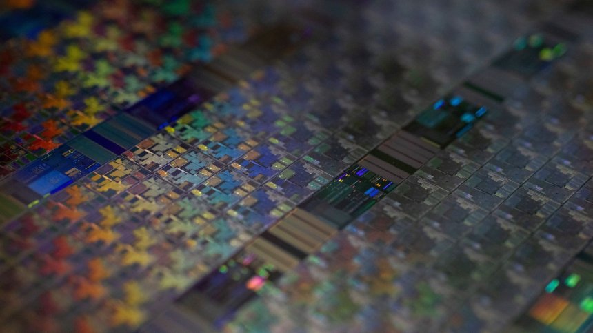 Малайзия бие тревога: Недостигът на чипове се увеличава заради огнище на Ковид-19