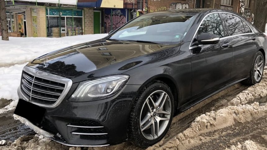 Кмет си купи луксозен автомобил след уникална обществена поръчка