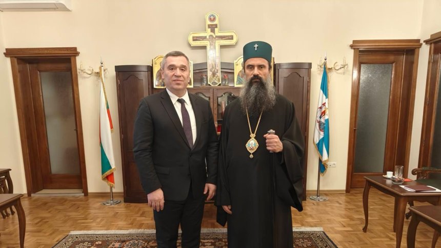 Запазването на духовния живот по селата: Министър Тахов се срещна с патриарх Даниил  