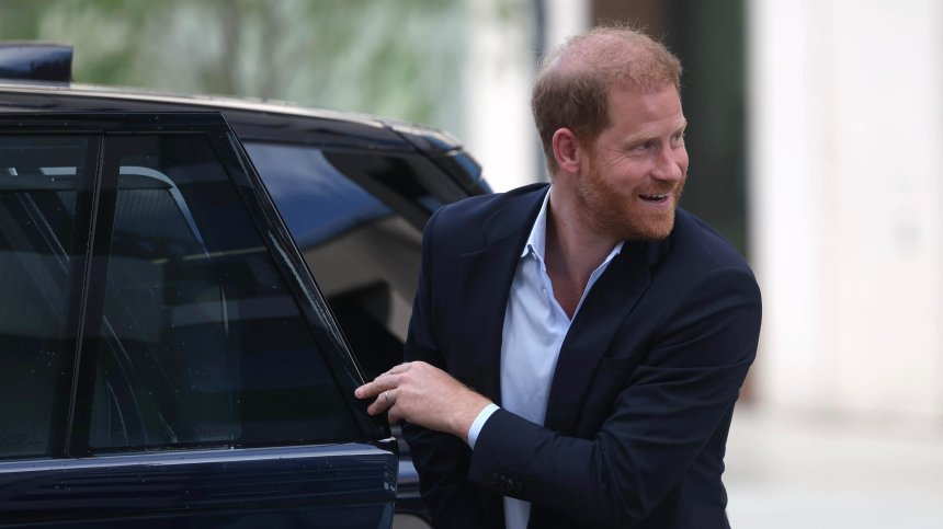 Принц Хари изненадващо посети Украйна: Ще направя всичко възможно да помогна