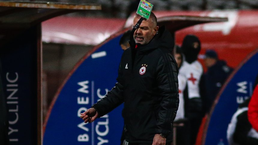 Титуляри на ЦСКА висят с картони за полуфинала срещу "Славия"