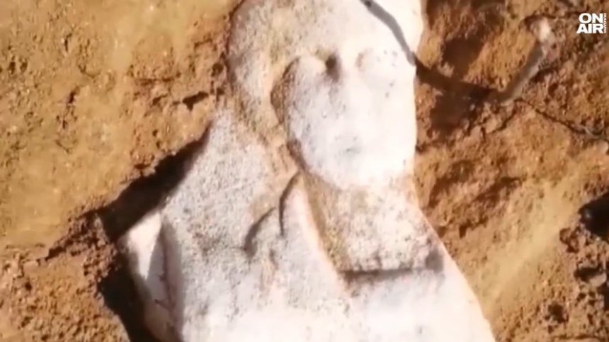 Намериха надгробна плоча с мистериозно женско лице в Хераклея Синтика (+ВИДЕО)