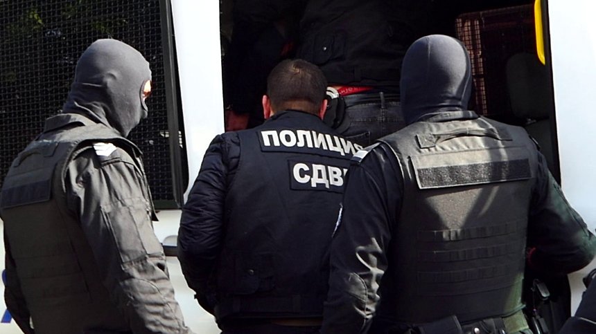 Разбиха канал за нелегални мигранти към Сърбия, задържаха петима, сред тях и тартора