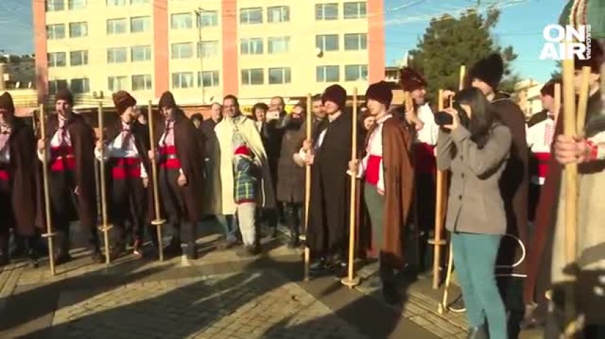 40 години в Елин Пелин няма коледари, но вече син се учи от баща на традиции