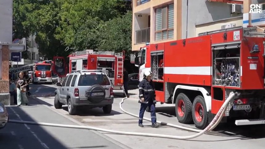 Запали се рекламна агенция във Велико Търново, евакуираха хората
