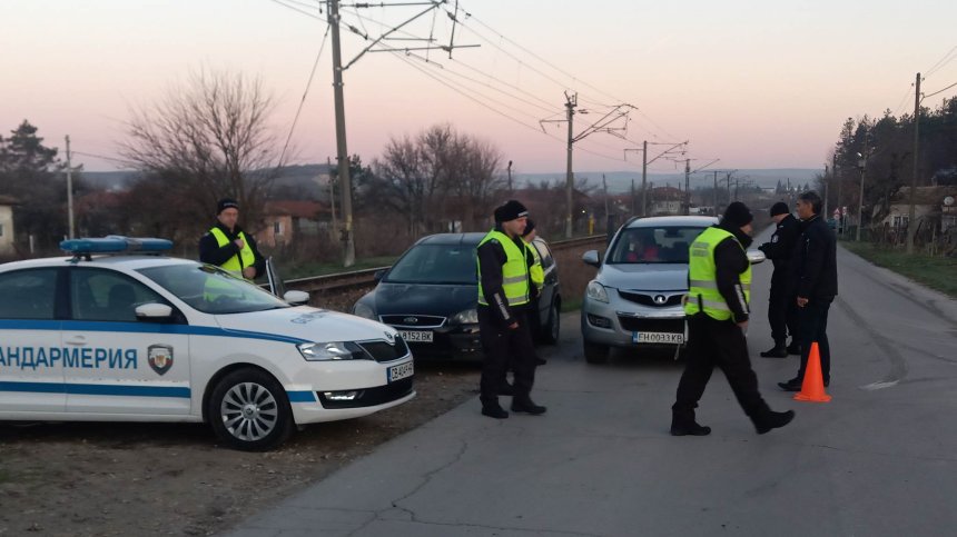 Затвориха част от Варна с КПП-та, МВР търси купувачи на гласове