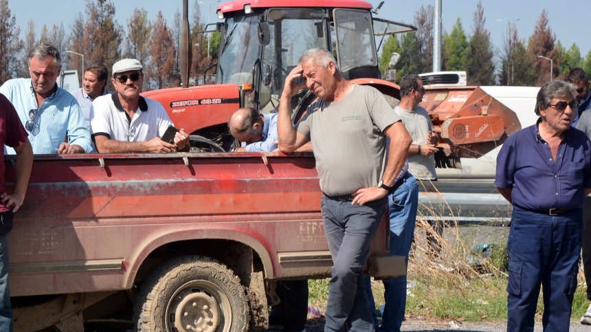 Пострадали от наводненията земеделци в Гърция получиха огромни сметки, обявиха стачки