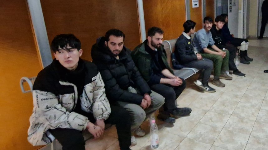 Задържаха 33-годишен грузинец за превоз на мигранти у нас, грозят го до 6 години затвор