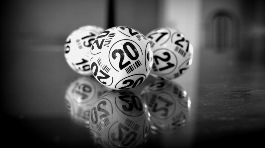 Роден с късмет: Британец спечели над £171 млн. от лотария