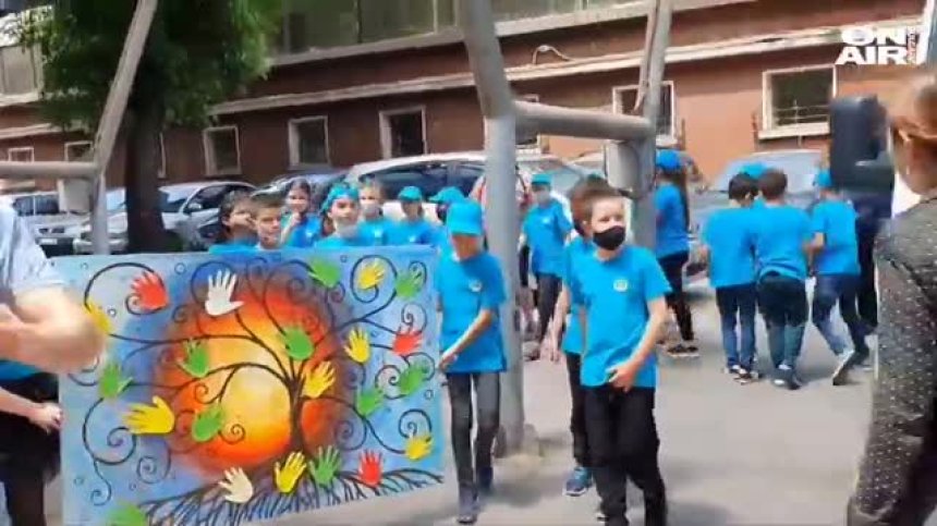Третокласници подариха рисунки на медиците в Световния ден на спешната помощ