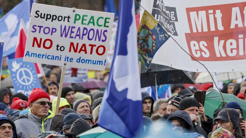 "Въстание за мир": Хиляди германци излязоха на протест срещу войната в Украйна