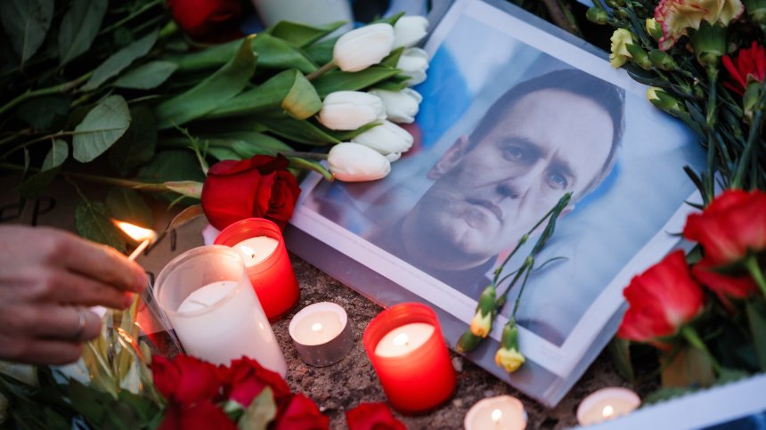 Ултиматум към майката на Навални: Или го погребва набързо, или го заравят в колонията