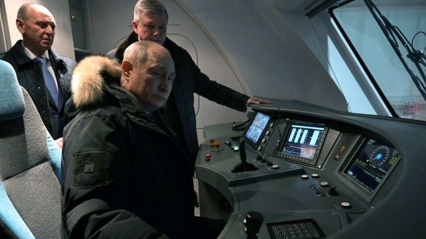 Путин в пилотската кабина на ракетоносец в Татарстан: Да го кръстим Минтимер Шаймиев