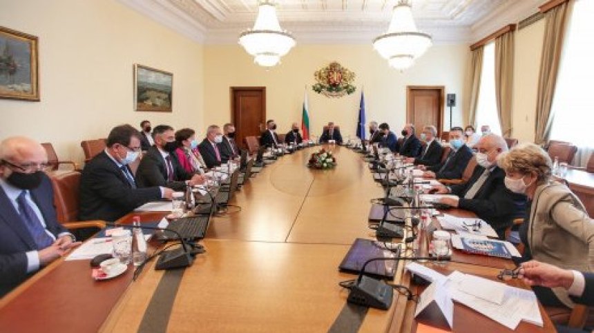 Със замах: Освобождават всички областни управители