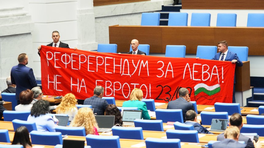 Напрежение в НС: Едни искат оставка, други мислят по бюджета, трети не желаят еврото