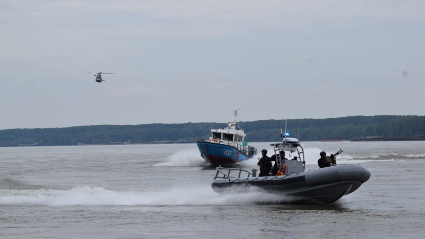 Млад мъж изчезна в река Дунав, влязъл с пояс и жилетка
