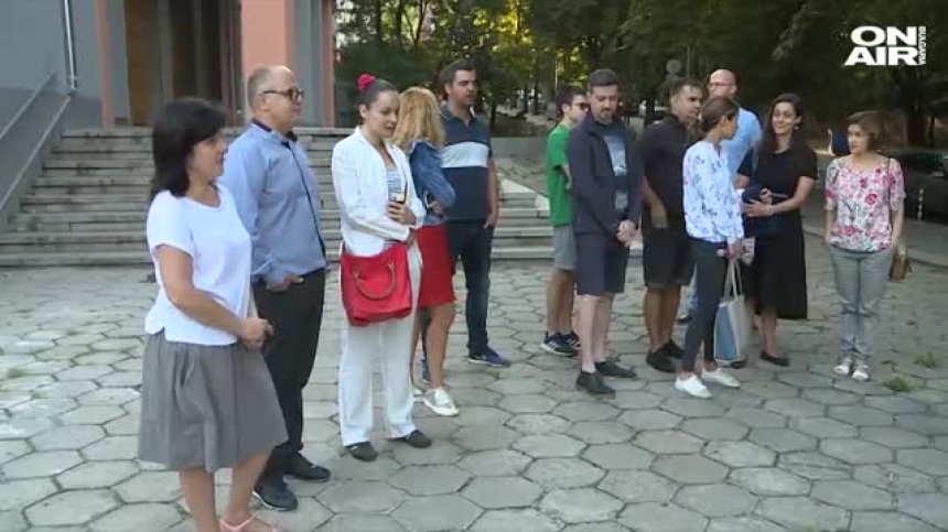 Родителски бунт в София заради начална учителка