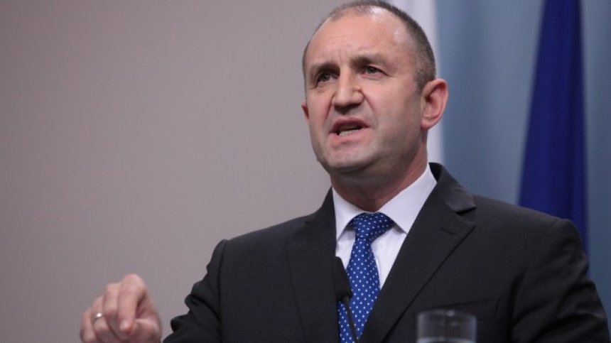 Радев: Несериозна е заявката за политически проект на Божков