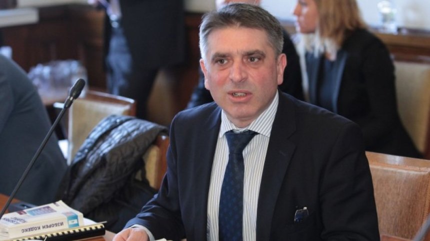 Депутатите ще гласуват оставката на Данаил Кирилов, ако съберат кворум