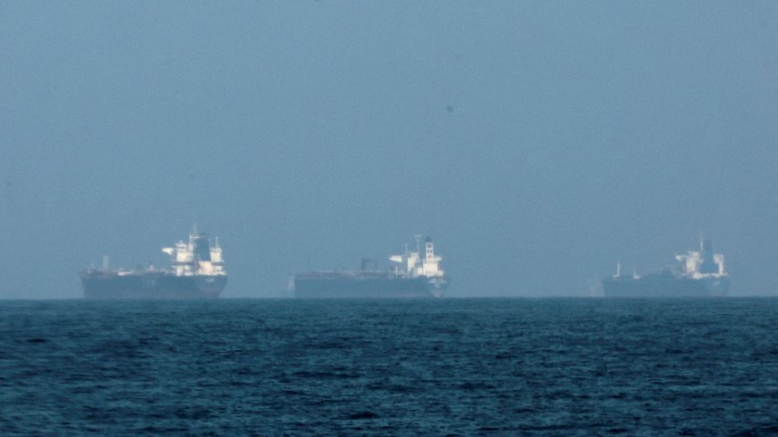 Иран отговори на Тръмп: Не поставяме мини в Ормузкия проток