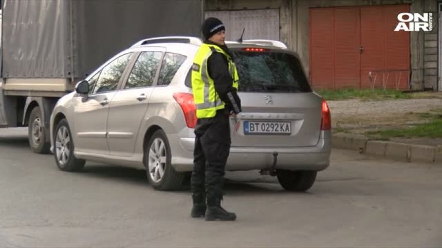 Над 30 души са задържани при акцията срещу телефонните измамници в Горна Оряховица