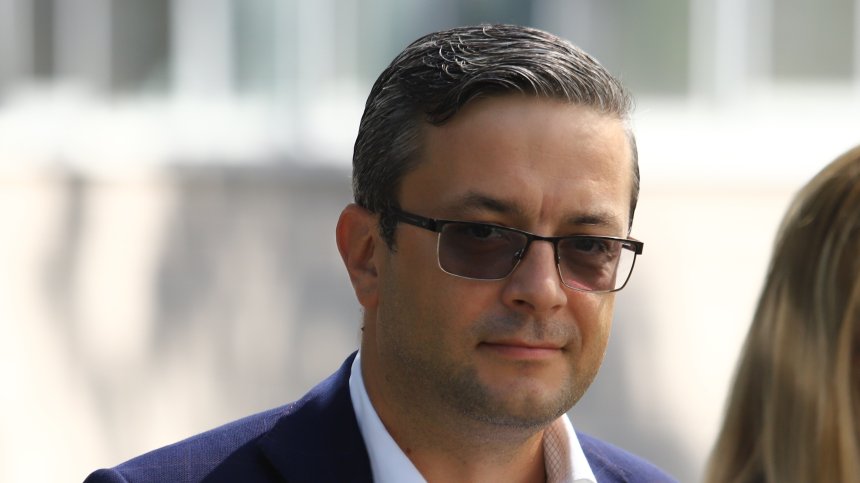 Биков: Политическата криза се решава по неудобен за лидерите начин